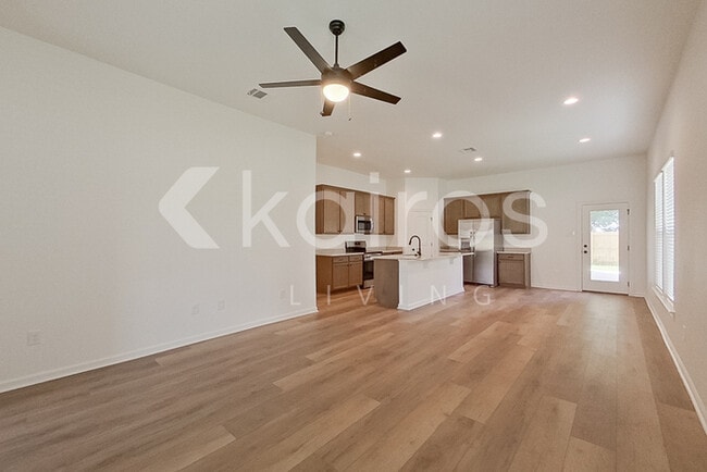 Building Photo - 204 Carencro St