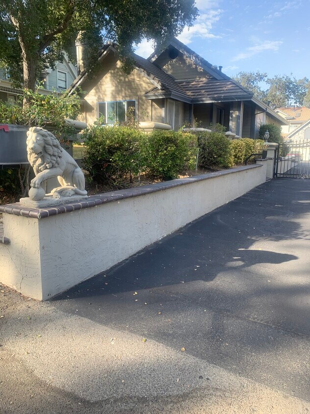 Building Photo - 17971 Saratoga-Los Gatos Rd