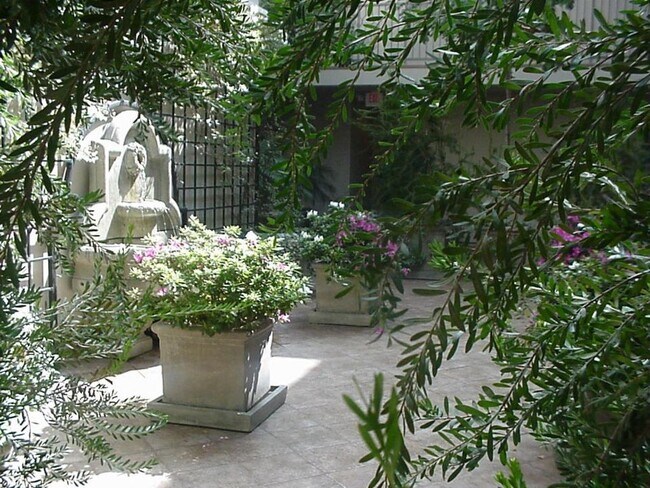 Foto del edificio - 1725 Butler Ave