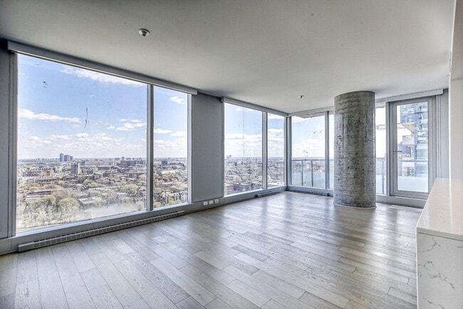 Building Photo - 1400 René-Lévesque Blvd W