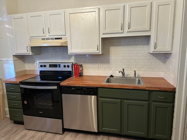 Foto del edificio - 14720 Detroit Ave