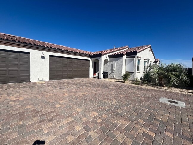 Building Photo - Single-story 1326 sq ft, townhome built in 2019 w/3 bed, 2 bath & spacious attached 2-car garage ...
