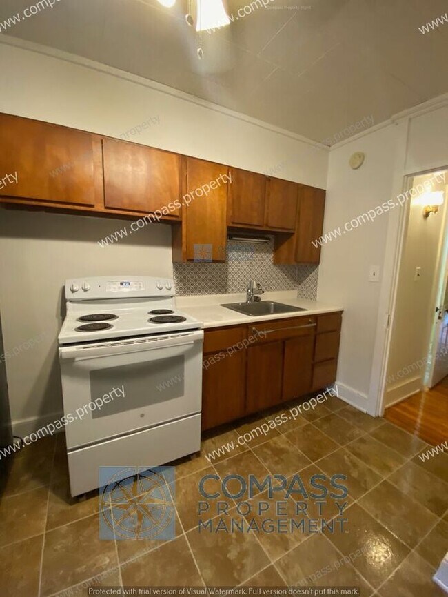Building Photo - $1025.00 2nd floor, 2 bedroom/1 bathroom a...