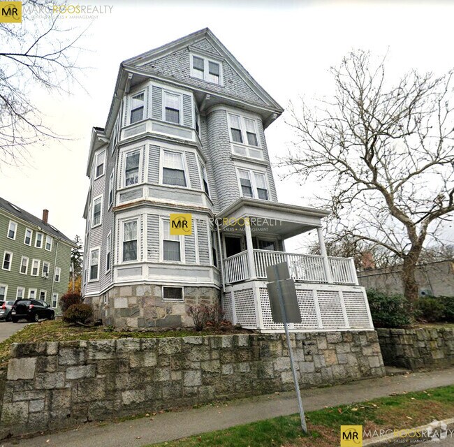 Woodland Heath Apartments for Rent with a Living Room Brookline, MA