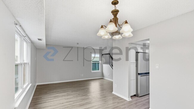 Foto del edificio - 1021 Smoke Tree Ln