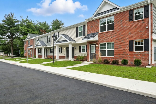 Building Photo - Diamond Court I & II