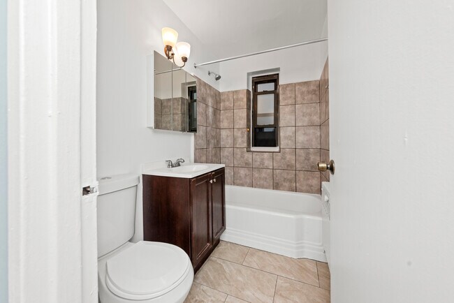 Foto del edificio - 1359 W Touhy Ave