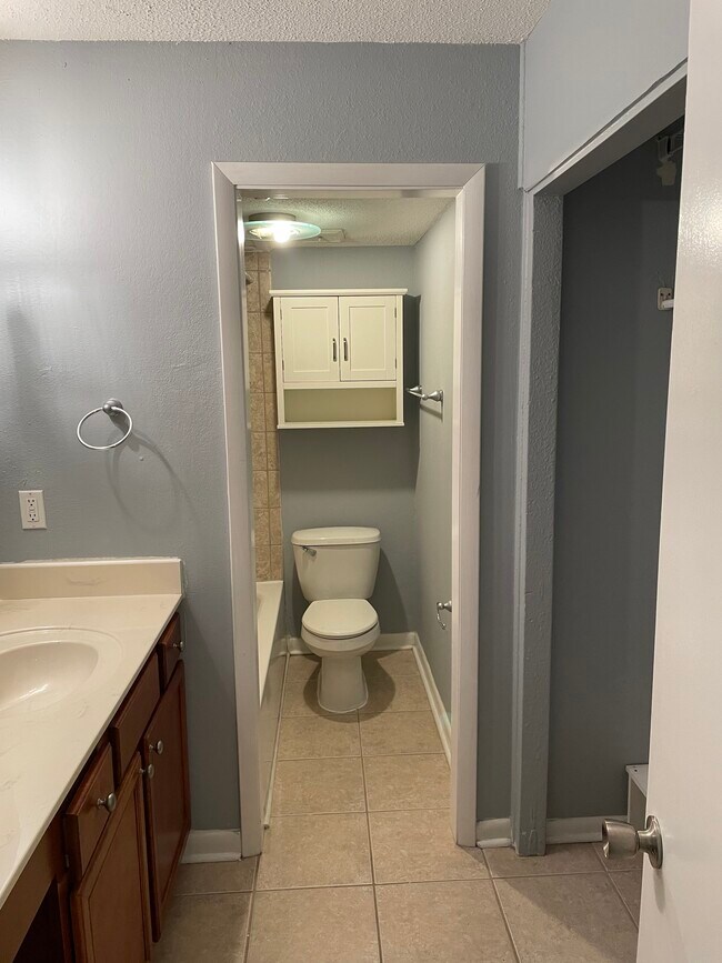 5095 Roswell Rd Unit 105, Sandy Springs, GA 30342 Condo for Rent in