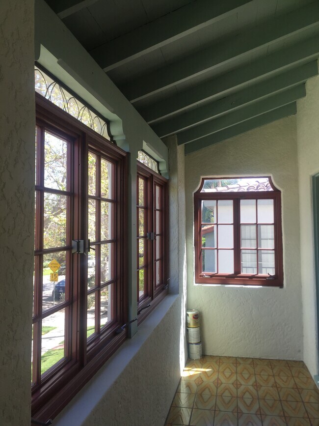 Foto del edificio - 357 N Croft Ave