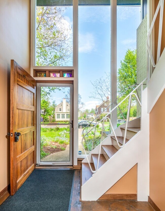 Foto del edificio - Beautiful Single Family Home w Massive Yar...