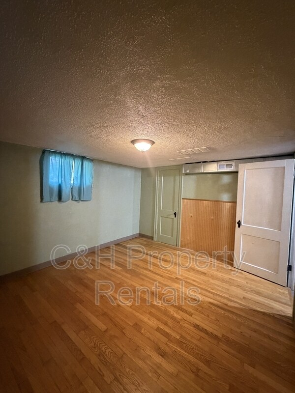 Foto del edificio - 103 Alderson Ave
