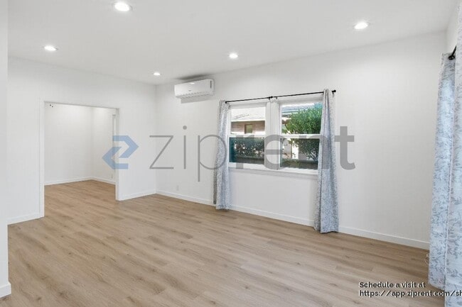 Building Photo - 1253 Del Rey Ave