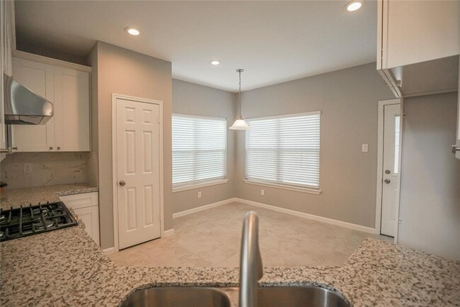 Building Photo - 13530 Avonshire Dr