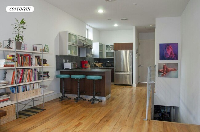 Foto del edificio - 49 Engert Ave