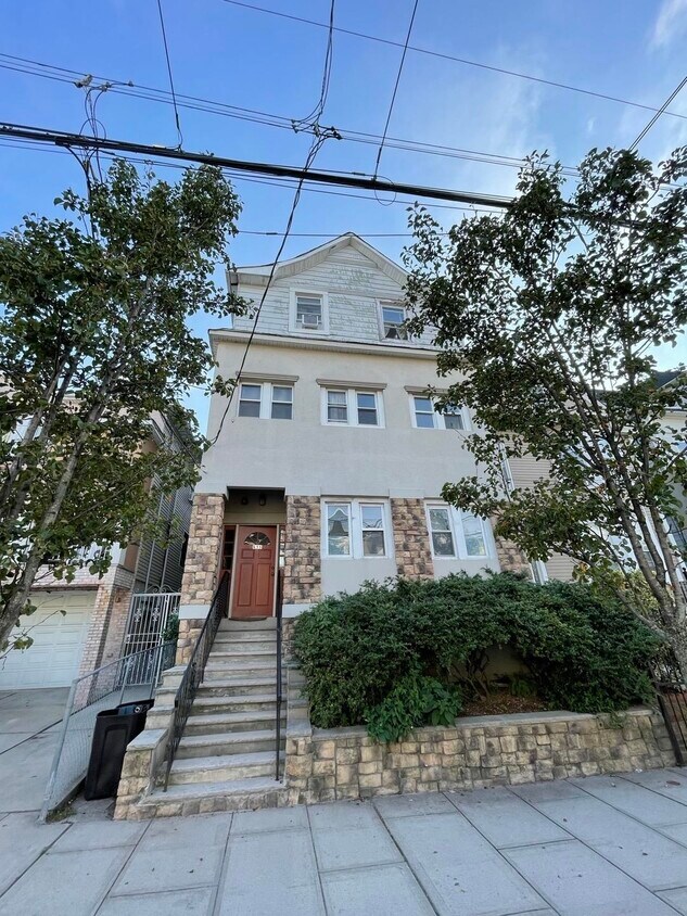 Primary Photo - 615 15th St