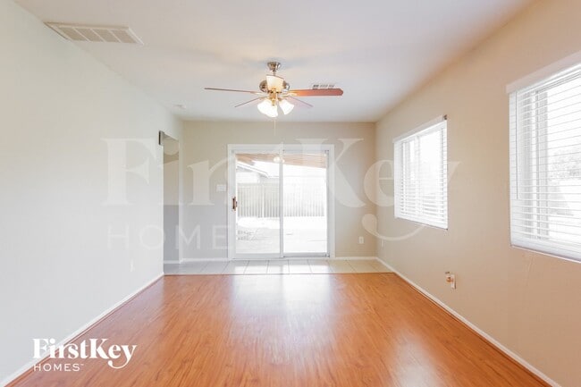 Foto del edificio - 4710 W Paradise Ln