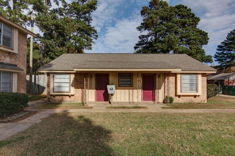 Primary Photo - 2401 Brookridge Dr