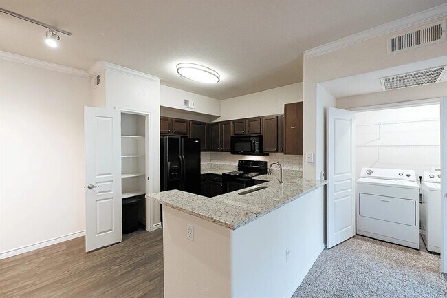 Foto del edificio - 9900 McNeil Dr