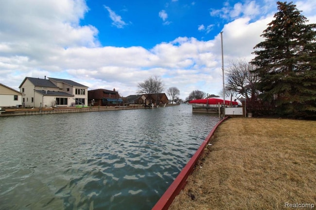 Foto del edificio - 37752 Huron Pointe Dr