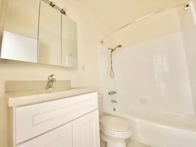 Foto del edificio - 4338 Berryman Ave
