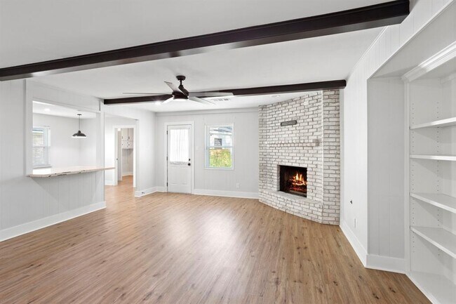 Building Photo - 5934 Greenmont Dr