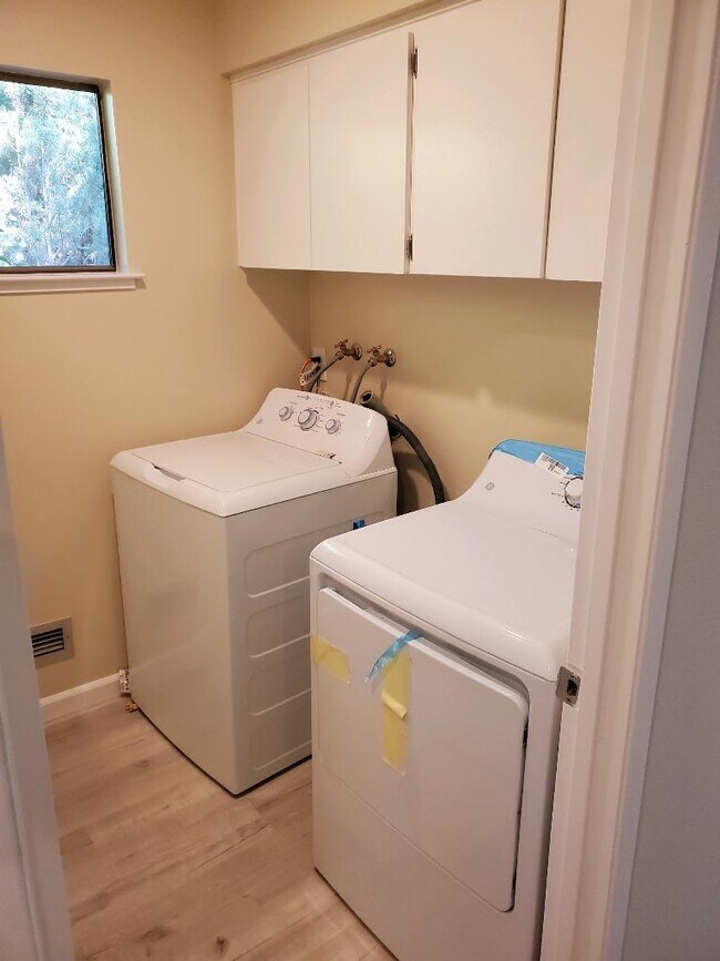 In Apt Laundry - 117 Fancher Ct