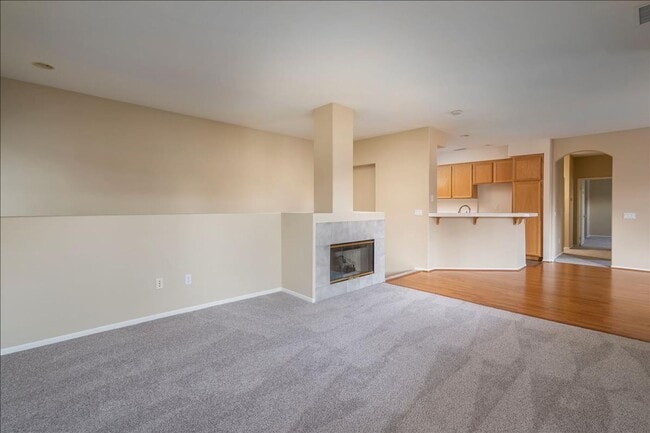 Building Photo - IMMACULATE 2+2 VALENCIA TOWNHOME!