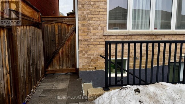 Building Photo - 53 Raven Cross Ave