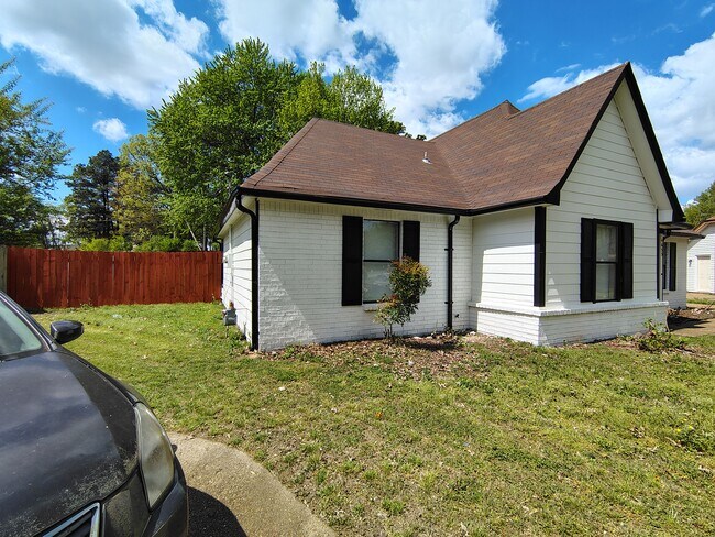 Building Photo - 4633 Sunnyslope Dr
