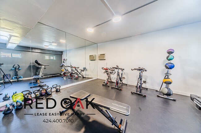 Foto del edificio - 1757 N Orange Dr