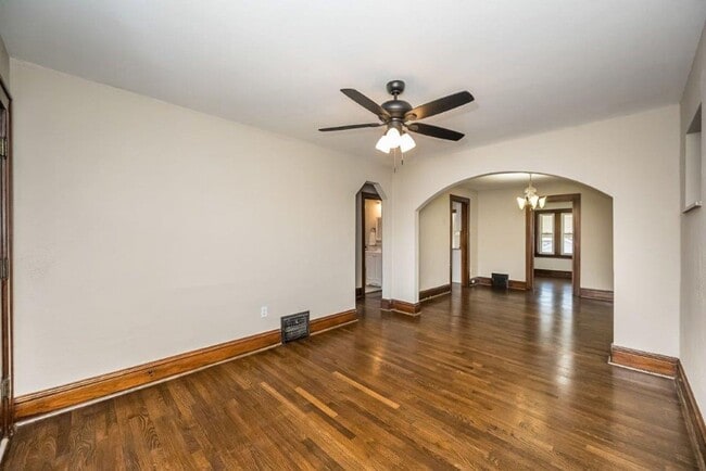 Building Photo - 5336 Chippewa St