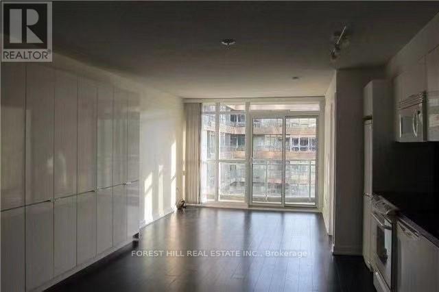 Building Photo - 10 Capreol Ct