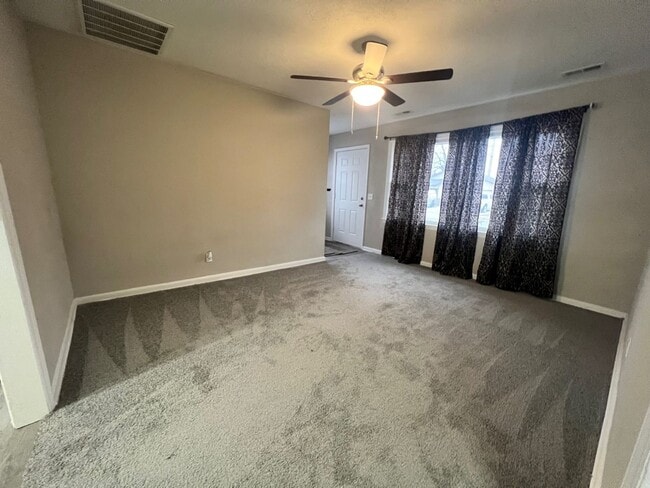 Building Photo - Coming Soon 2 Bed/1 bath Home