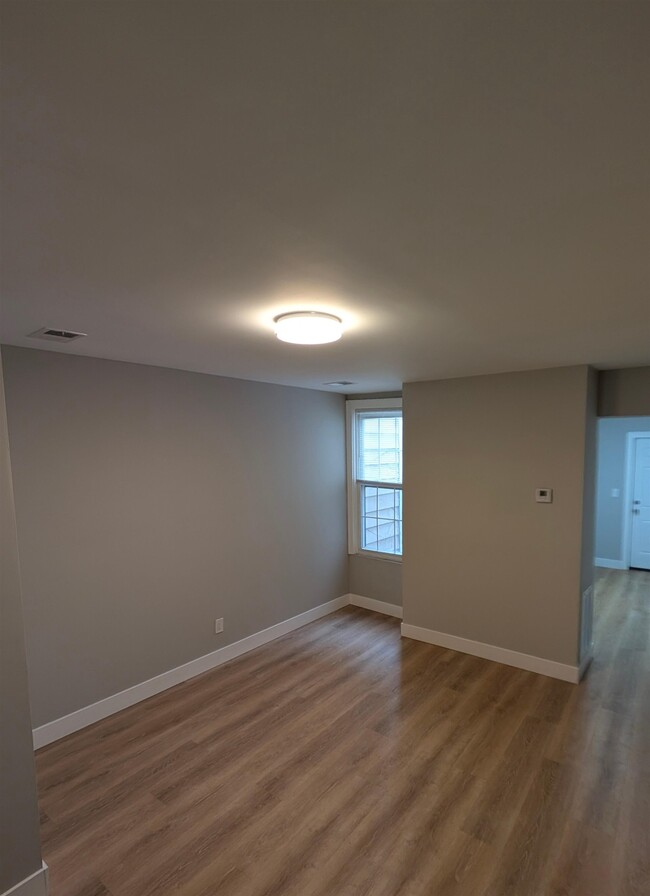Building Photo - 204 Summit Ave