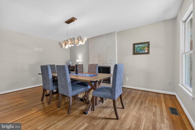 Foto del edificio - 723 Forest Ridge Dr