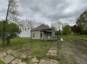 Building Photo - 305 S Sims St