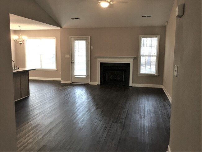 Building Photo - 125 Fiddlers Run