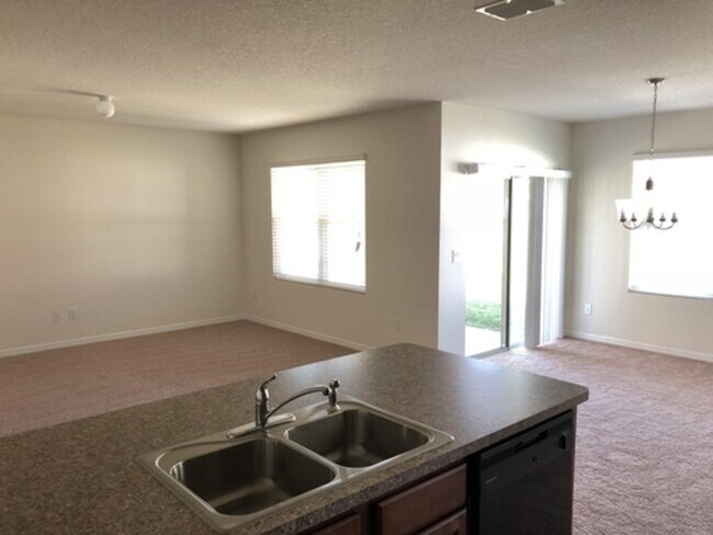 Foto del edificio - 3650 Maidencain St