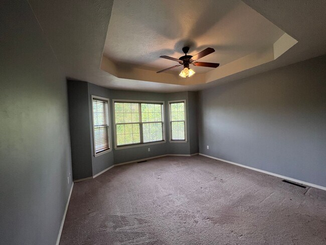 Building Photo - 5Br Basement Home