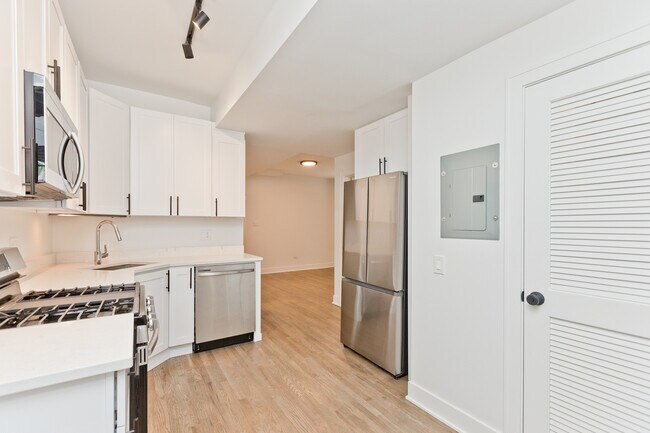 Foto del edificio - 2464 N Lincoln Ave