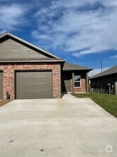 Building Photo - 2829 Peony Dr