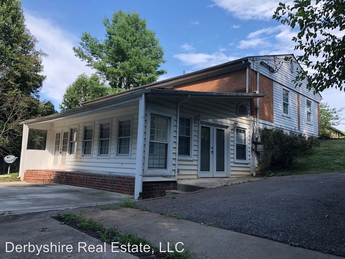 115 Kenmore Dr, Madison Heights, VA 24572 Room for Rent in Madison