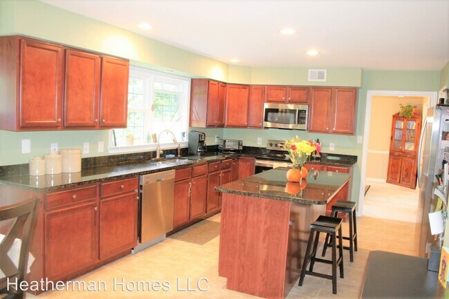 Building Photo - 5 br, 3.5 bath House - 13902 Andorra Drive