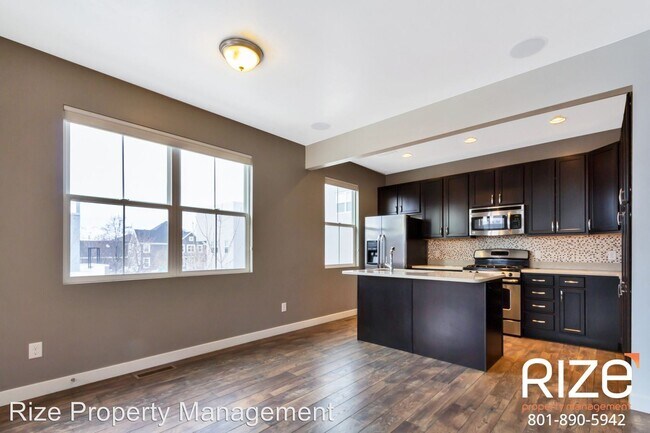 Foto del edificio - 10359 Roaring Creek Ln