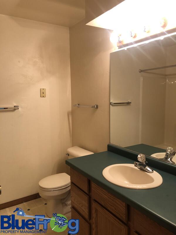 Building Photo - 2313-2315 Meadow Green Dr