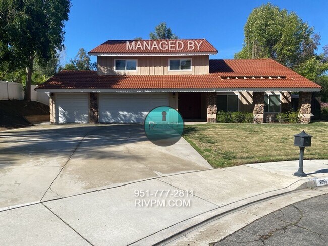 Foto del edificio - Beautiful 4-bedroom, 3-bathroom home located in the highly desirable Canyon Crest neighborhood.