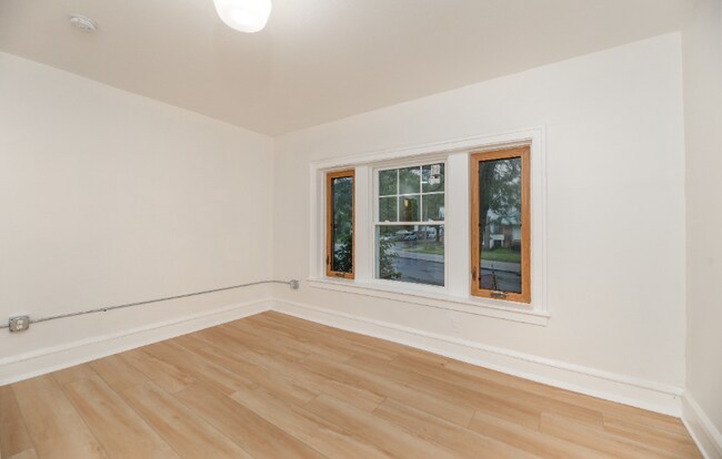 Foto del edificio - 8302 Lake Ave
