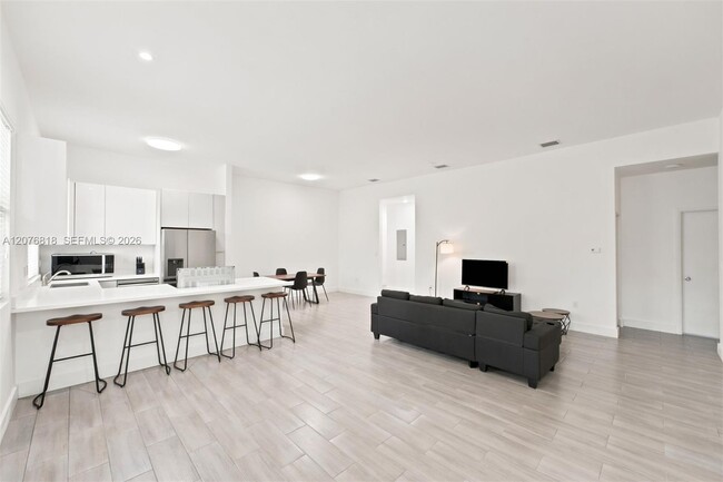 Building Photo - 1544 NW 59th St