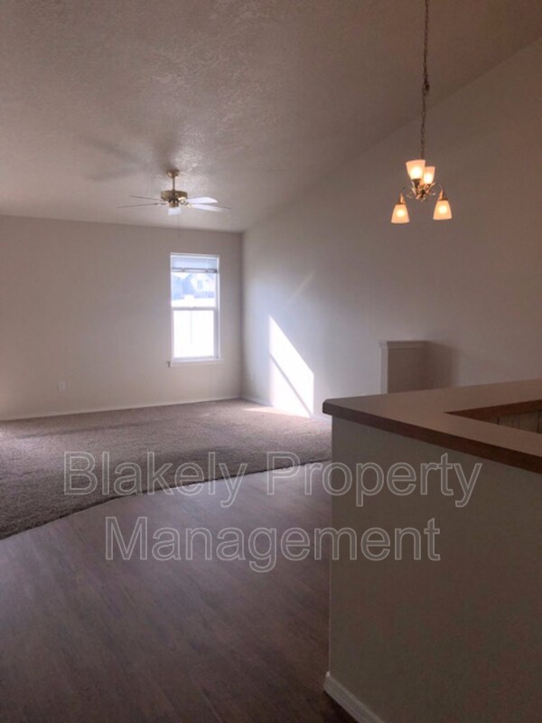 Foto del edificio - 533 N Grove Way