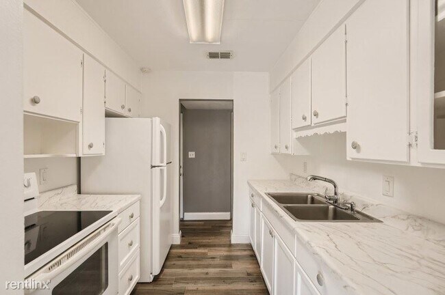 Foto del edificio - 3 br, 1.5 bath House - 515 Young Place UNIT